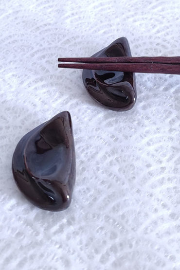 2P-Japanese-Chopsticks-rest-Oribe-Awase-a2