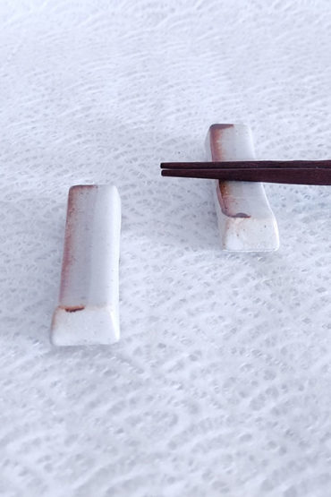 2P-Japanese-Chopsticks-rest-Shino-a