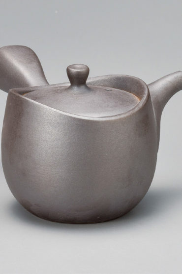Tokoname Teapot by Isshin Black