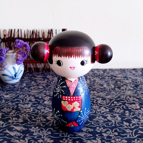 Japanese-kokeshi-doll-Gokigen-1