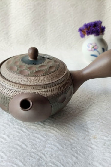 Hand-curved-Tokoname-teapot-5