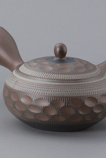 Hand curved-Tokoname-teapot