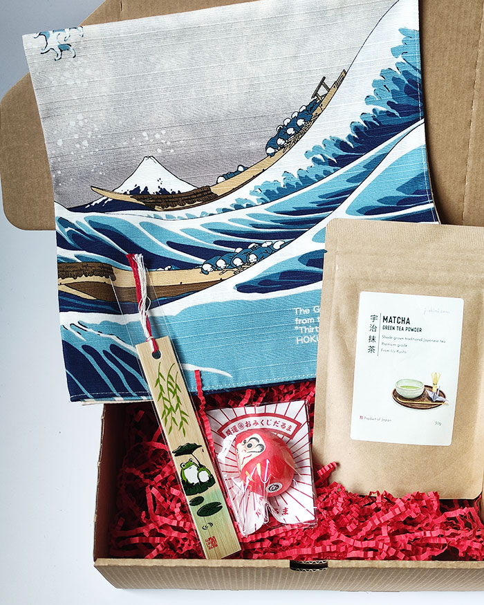 A gift box including premium Matcha, bamboo bookmark, Furoshiki wrapping cloth, and a small Daruma doll. Sold at j-okini.com in Malta