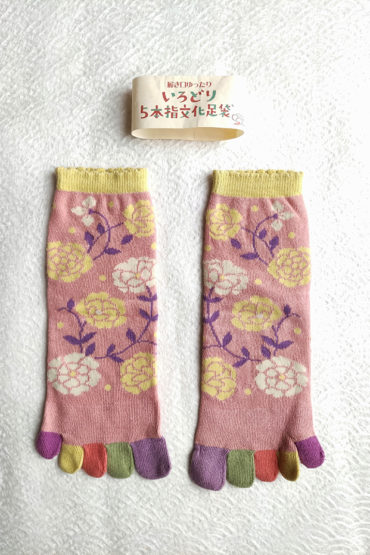 Japanese-socks-with-5-toes-Hana