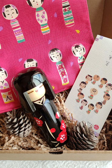 Kokeshi-Gift-Box-with umegokoro