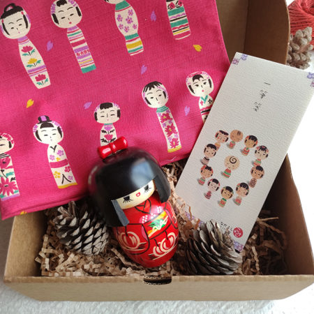 Kokeshi-gift-box-with-Chigo