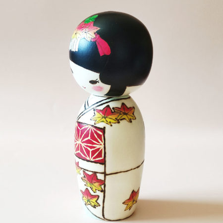 Japanese Kokeshi doll Momiji with light Kimono with Momiji pattern by Oki Izumi. J-okini.com in Malta