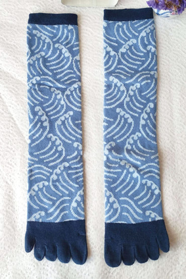 Japanese-socks-with-5-toes-Nami-Wave