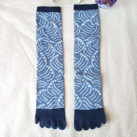 Japanese-socks-with-5-toes-Nami-Wave