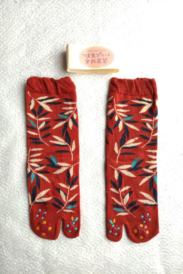 Tabi-socks-with-Toes-Print-Leaf