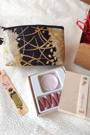 Sakura-gift-box-with-Sakura-Incense