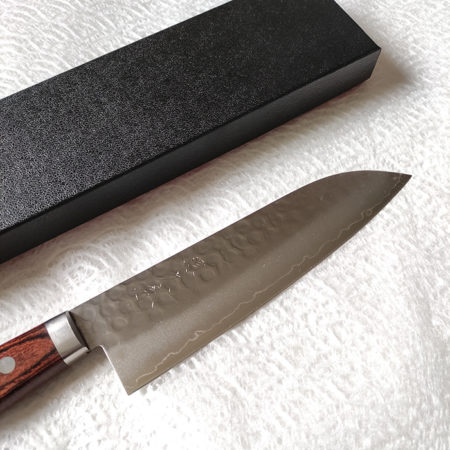 Japanese-Kitchen-Knife-Santoku-Hammered-VG1-2