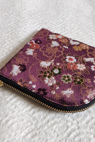 Kimono-wallet-with-L-shape-Zip-Kodai-murasaki-bunnies-1