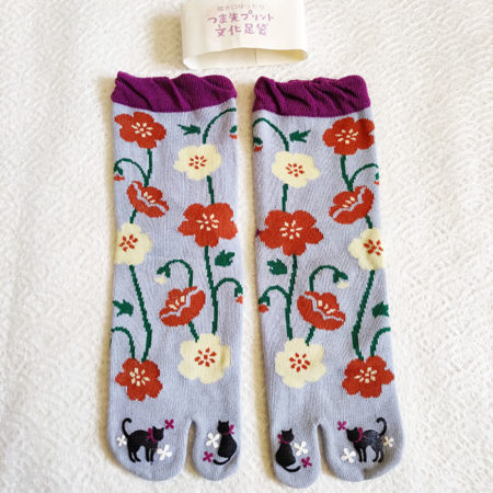 Tabi-socks-with-Toes-Print-Gubijinsou