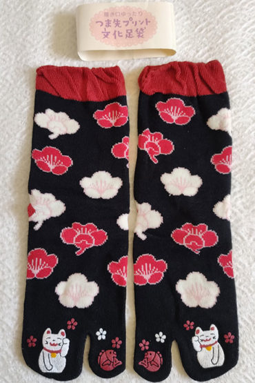 Tabi-socks-with-Toes-Print-Ume-&-maneki-neko