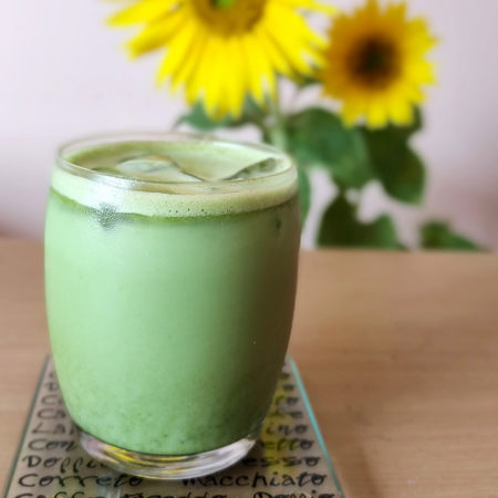 cold-sakura-matcha-in-a-glass