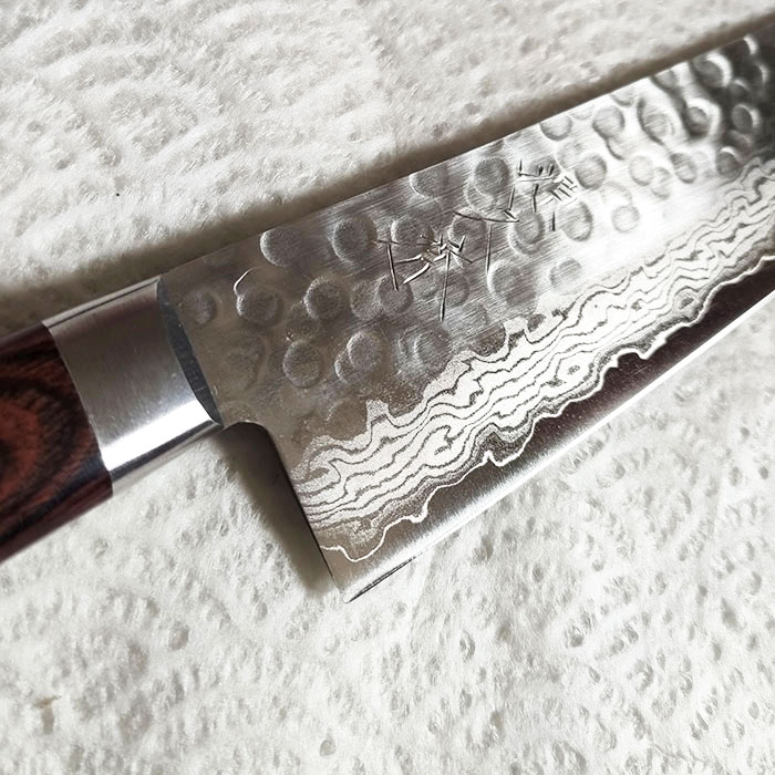 Japanese-Kitchen-Knife-Gyutou-Hammered-VG10-Damascus-1a
