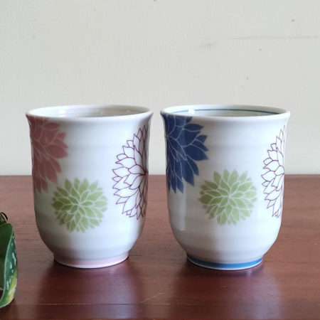Arita-ware-Japanese-yunomi-tea-cups-pair-Kiku-1