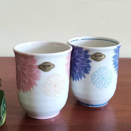Arita-ware-Japanese-yunomi-tea-cups-pair-Kiku-2a