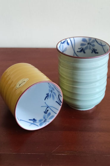 Arita-ware-Japanese-yunomi-tea-cups-pair-shikisai-3