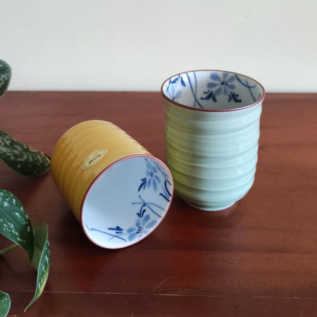 Arita-ware-Japanese-yunomi-tea-cups-pair-shikisai-3