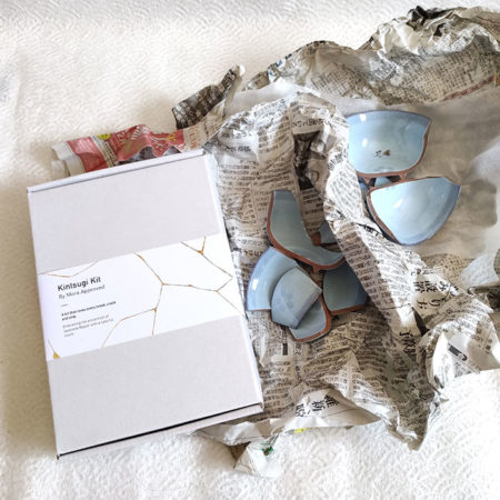 Kintsugi-kit-with-2-broken-blue-cups