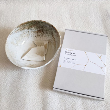 Kintsugi-kit-with-a-broken-Japanese-deep-bowl