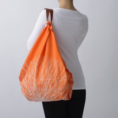 furoshiki-bag-with-leather-handle-Roots-3a