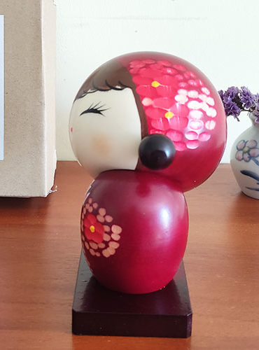 Japanese Kokeshi doll figurines j-okini Malta