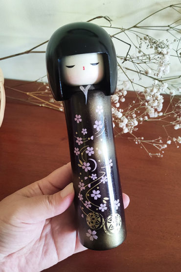 hana-kokeshi-sakura-j-okini-malta