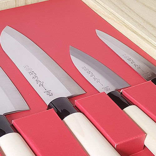 Japanese Kitchen Knife gift set YAXELL Seki Tsubakura j-okini malta