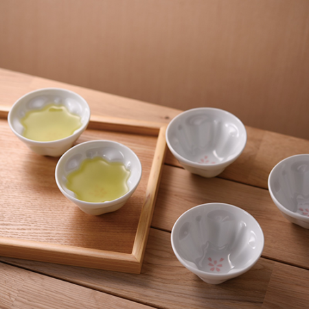 sakura-shaped-teacups-1