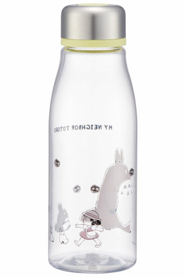 Stylishly shaped water bottle featuring My Neighbor Totoro. You can carry water, flavoured water with fruits, tea or juice. It has a strainer in the spout, so the fruits or loose tea will not come out while drinking. Features -Wide opening for easy filling with ice cubes -Includes an easy recipe for making flavored water in no time. -Microwave and dishwasher safe. Made in Japan. Available at j-okini.com Malta