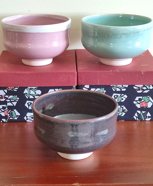 The centerpiece of this set is a Matcha bowl, a piece of Kiyomizu ware crafted by Rinzan. The bowl has a standard shape with a straight opening half-cylinder type, and a sturdy height that makes it easy to use, even for those new to the Matcha tea ceremony. Available at j-okini.com Malta