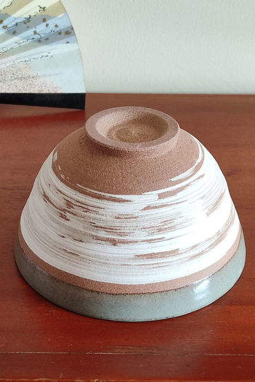 Mino ware Matcha bowl with grey glaze and Hakeme white brush-stroked design over red clay. Traditional wan-nari shape, handcrafted in Japan. Available at j-okini.com in Malta
