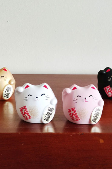 Banko Ware Feng Shui Maneki-Neko