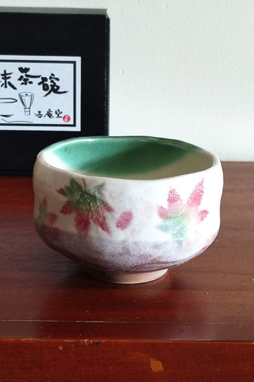 Small Mino Ware Matcha bowl with a cream base and colorful Momiji (Japanese maple leaves) design, handmade in Gifu, Japan. Available at j-okini.com in Malta