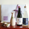 Gift box featuring two Japanese sake bottles with Nonbei Kiseto sake carafe and matching cups. Available at j-okini.com in Mallta