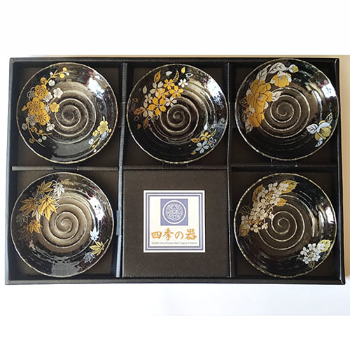 Black porcelain plate set of 5 with a spiral-carved surface and gold and silver painted seasonal motifs. Japanese Mino-yaki plate set