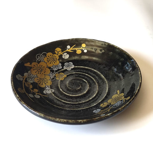 Black porcelain plate with a spiral-carved surface and gold and silver painted plum blossoms – part of a seasonal Japanese Mino-yaki plate set. Available at j-okini.com in Malta