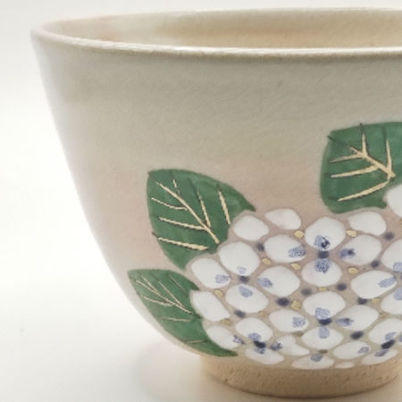 Kiyomizu-ware Matcha Bowl Ajisai by Kahou Nakamura with hand-painted hydrangea, gold-outlined leaves, and natural Gohonte pink patterns.