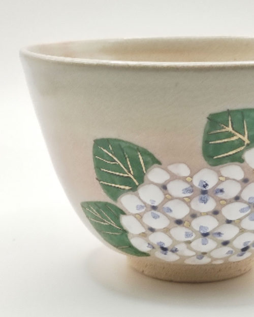 Kiyomizu-ware Matcha Bowl Ajisai by Kahou Nakamura with hand-painted hydrangea, gold-outlined leaves, and natural Gohonte pink patterns.
