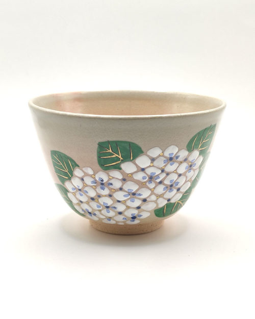 Kiyomizu-ware Matcha Bowl Ajisai by Kahou Nakamura, hand-painted white hydrangea with green leaves and gold outline. Buy online at j-okini.com in Malta