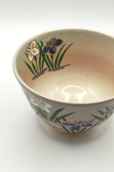 Kiyomizu ware matcha bowl with iris flowers, golden accents, and Gohonte pink blush, handcrafted by Kahou Nakamura II of Tofuku Kiln.
