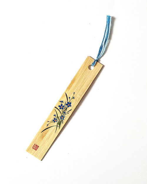 Japanese bamboo bookmark with blue wildflower design – Made in Japan. Available at j-okini.com in Malta