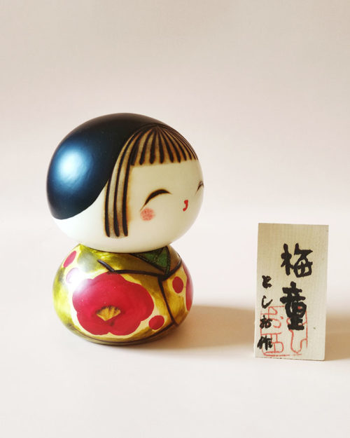 Hand-painted Japanese Kokeshi doll Ume Warabe with round head and body. Buy it online at j-okini.com in Malta