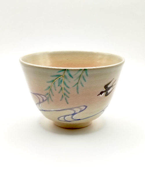 Kiyomizu-ware matcha bowl “Yanagi to Tsubame” by Kahou Nakamura, featuring willow tree, sparrow in flight, flowing waves, gold details, and natural Gohonte patterns. j-okini..com in Malta