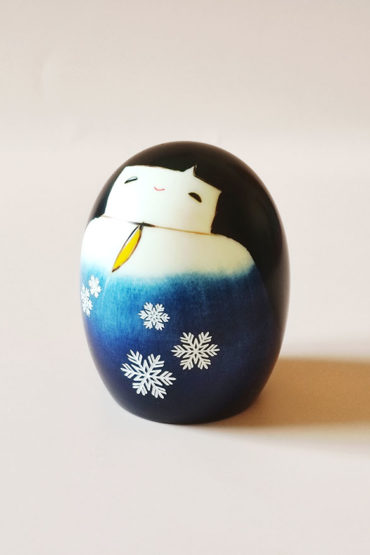 Small egg-shaped Japanese Kokeshi doll Yuki no Sei with smiling face and winter-themed kimono by Usaburo.. j-okini.com in Malta