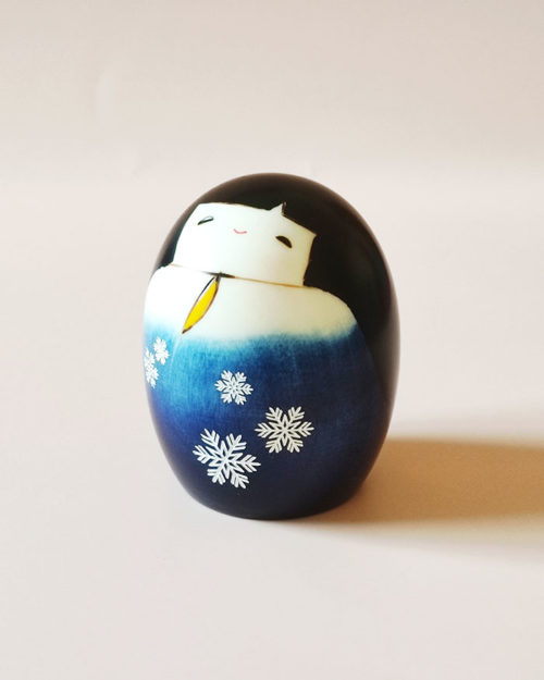 Small egg-shaped Japanese Kokeshi doll Yuki no Sei with smiling face and winter-themed kimono by Usaburo.. j-okini.com in Malta