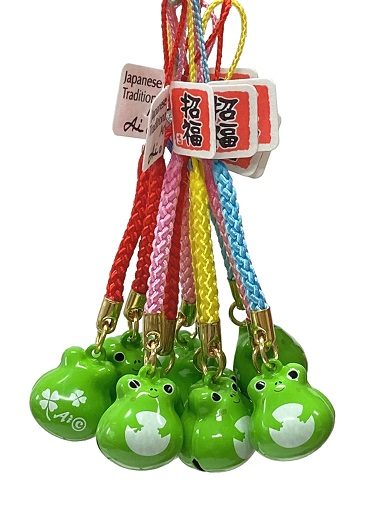 Cute frog-shaped bell netsuke charm with four-leaf clover. Brass netsuke bell symbolizing safe return and good fortune. Available at j-okini.com in Malta.